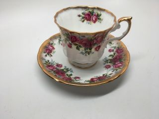 Vintage Elizabethan Fine Bone China England “rose Bouquet” Teacup & Saucer