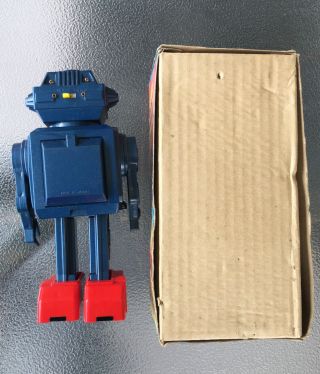 Vintage Tin Litho Battery Operated Toy Robot DYNAMIC FIGHTER Made In Japan W/Box 3