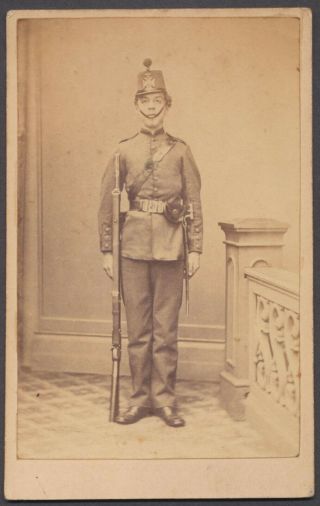 Cdv407 Victorian Carte De Visite: Soldier With Rifle,  Mr & Mrs Fish,  Leicester 1