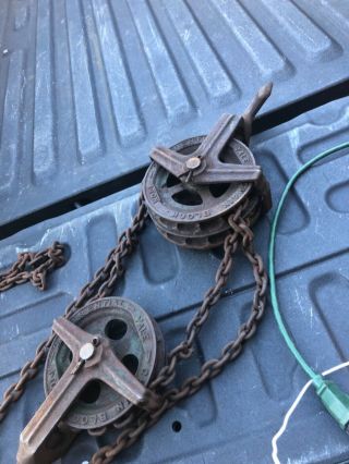 Vintage Cast Iron Industrial 1 Ton Chain Hoist Yale & Towne Mfg.  Functional