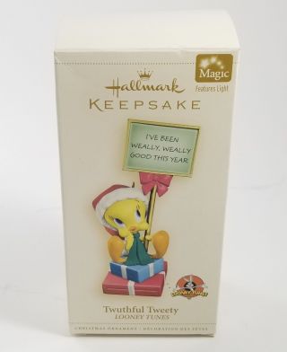 2006 Hallmark Looney Tunes " Twuthful Tweety " Ornament W/ Box & Card Lights Up