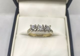 18ct Gold Vintage 3 Stone Diamond Ring With 0.  37 Carats
