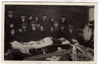 1930 - S Open Coffin Older Man Post Mortem Flowers Antique Photo Europe