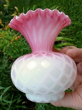 5 " H Cased Pink & White Diamond Quilted Cased Satin Glass Vase Fan Shaped Neck