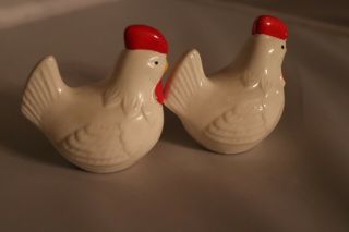 Vintage Ceramic White Rooster and Hen Chicken Salt & Pepper Shakers 3