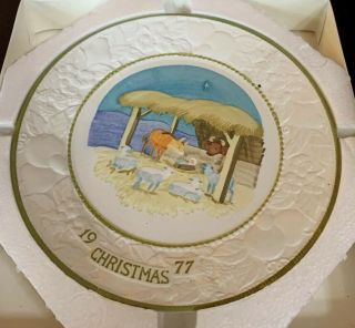 Vintage Vernon Ware Metlox Christmas 1977 Collector Plate Away In The Manger