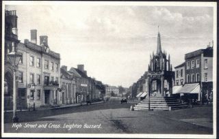 High Street & Cross,  Leighton Buzzard.  Vintage Postcard.  Uk Postage