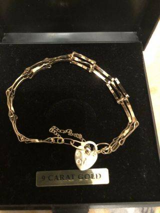 Vintage 9ct Gold Gate Bracelet With Heart Shaped Padlock Length 7 " Weight 3.  00g