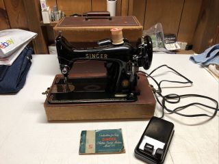 Vintage Singer Model 99K Portable Sewing Machine - With Case - 2