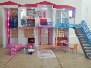 Barbie Hello Dreamhouse (doll Play House,  With Lights And Sounds)