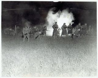 1935 Press Photo Us Army 26th Infantry Troops Night War Games At Pine Camp Ny