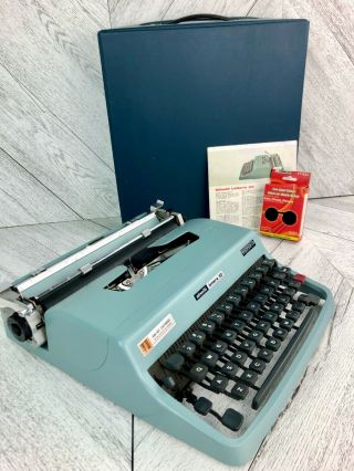 Olivetti Underwood Lettera 32 Typewriter Vintage Portable W/ Case Blue