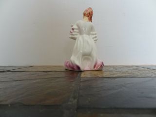 Vintage Porcelain Figurine of Woman with Musical Instrument 3