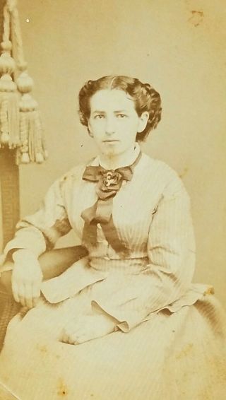 Cdv - Civil War Era Pretty Lady Studio Portrait 1860s Camera On Back Newton Nj