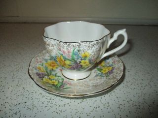 Vintage Queen Anne Tea Cup & Saucer - English Bone China - Gold Lace Daffodil