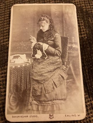 Victorian Cdv Photo Woman With Ringlets Sewing Seamstress - Ealing