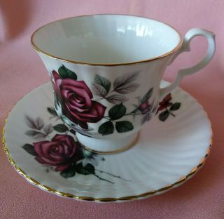 Vintage Royal Windsor Deep Red Roses Bone China Tea Cup & Saucer Set 2