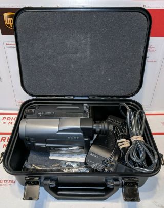 Vintage Sony Handycam Ccd - Trv52 8mm Analog Camcorder & Charger - -