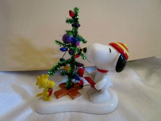 Dept 56 Peanuts Christmas Tree Snoopy & Woodstock Singing Carols Figurine