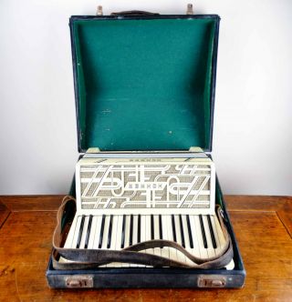Hohner Verdi Ii Piano Accordion 80 Bass 34 Treble Keys Vintage German 1940 Cased