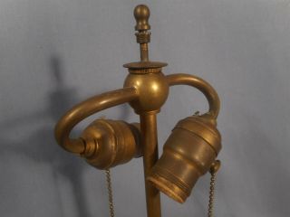 Antique/VTG MID - CENTURY WOOD w/BRASS TRIM DOUBLE SOCKET TABLE LAMP CHAIN PULL 3