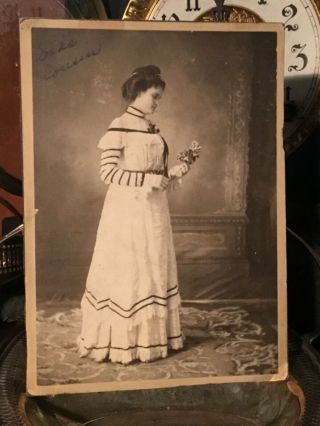 Cabinet Card Photo 1900’s Young Lady With Flowers