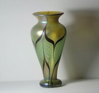 Vintage Vandermark Studios Maroon Pulled Feather Iridescent Aurene Vase 8 3/4 "