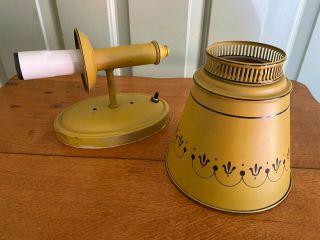 Vtg Retro Tole Mid Century Country Yellow Wall Sconce Lamp With Metal Shade.