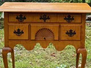 Eldred Wheeler tiger maple lowboy Queen Anne style fan carving scalloped apron 2
