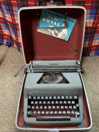 Rare Vtg 1940 - 50s Royal Quiet De Luxe Gray Crinkle Portable Typewriter W/ Case