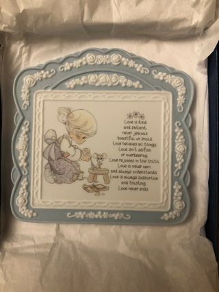 Precious Moments Plaque Love Is Kind.  Gift Box.