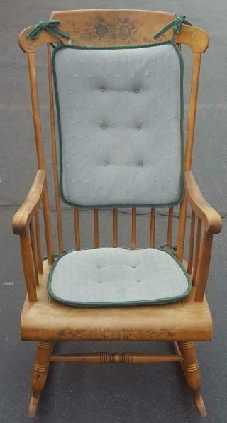 Vintage Solid Wood Classic Spindle Back Rocking Chair - Gdc - Great Older Chair
