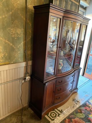 Antique Mahogany Bassett Furniture Serpentine Front China Cabinet,  Great Cond 2