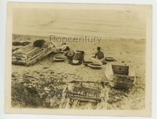 1932 Photograph China Chefoo Cleaning Fish On Beach Us Navy Sharp Photo Yantai
