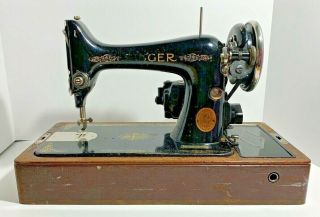 1934 Singer Vintage Sewing Machine Model 99 W/traveling Case And Key -