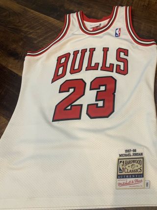 Michael Jordan Authentic Jersey 1997 - 98 Mitchell & Ness Bulls Home 40 Medium Vtg