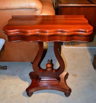 Antique American Empire Solid Mahogany Game Card Table: Spire Pedestal Scalloped