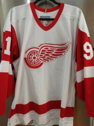 AUTHENTIC VINTAGE Detroit Red Wings Sergei Fedorov CCM NHL Hockey Jersey Size 44 2