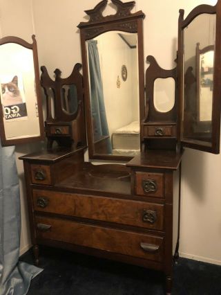 Antique Chester Drawer With Mirrors
