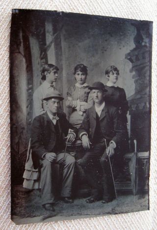 TINTYPE PHOTO OF 2 HANDSOME DAPPER YOUNG MEN POSING WITH 3 LOVELY YOUNG WOMEN 2