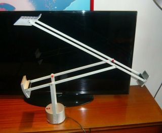 Artemide " Tizio " 50 Richard Sapper Table Lamp_design Classic In Grey_working