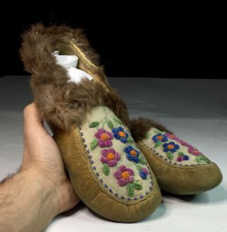 Vtg Native American Cree Ojibway Indian Beaded Embroidered Tufted Moccasins