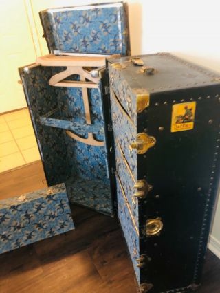 Vintage Belber Steamer Trunk.  With All The Accessories.
