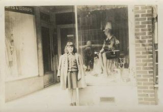 2 VINTAGE PHOTOS BOY GIRL POSE BY COSTUMES MANNEQUINS IN SHOP WINDOW 1930s 3