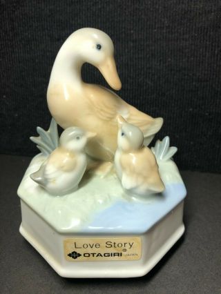 Vintage Otagiri Mother Duck And Ducklings Love Story Porcelain Music Box