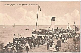 The Pier,  Ryde,  Isle Of White,  Arrival Of Steamer.  1920s Vintage Postcard In Vgc