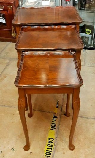 Vintage Mahogany Bow Leg Nest Of Occasional Tables