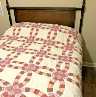 Vintage Handmade Double Wedding Ring Quilt 88” X 92” Hand Quilted Scalloped