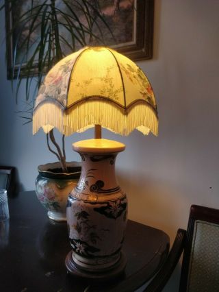 Vintage/retro Oriental Style Table Lamp With Wooden Round Base 25 "
