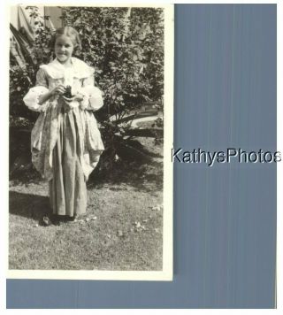 Found B&w Photo H_5389 Little Girl Dressed In Period Colonial Costume